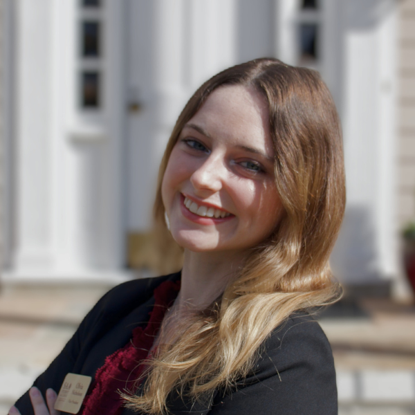 Olivia Nicholson Headshot