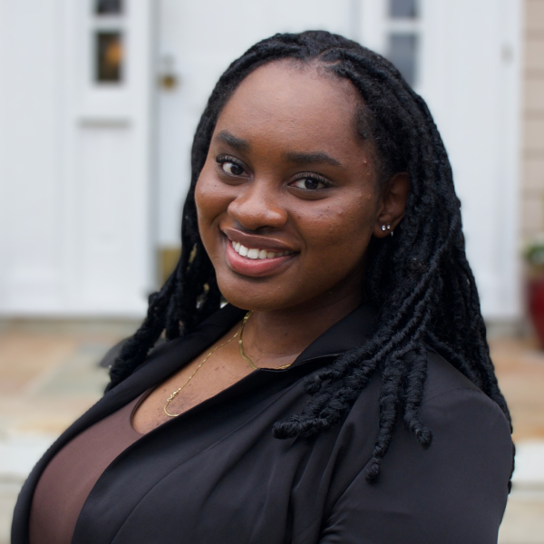 Thania Geffard Headshot