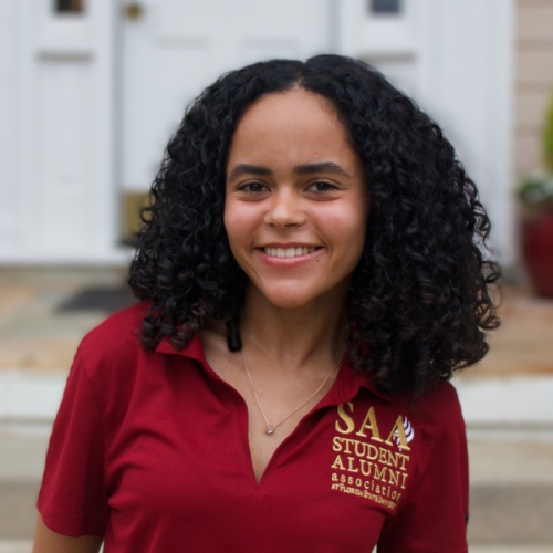 Mariana Dos Santos Headshot